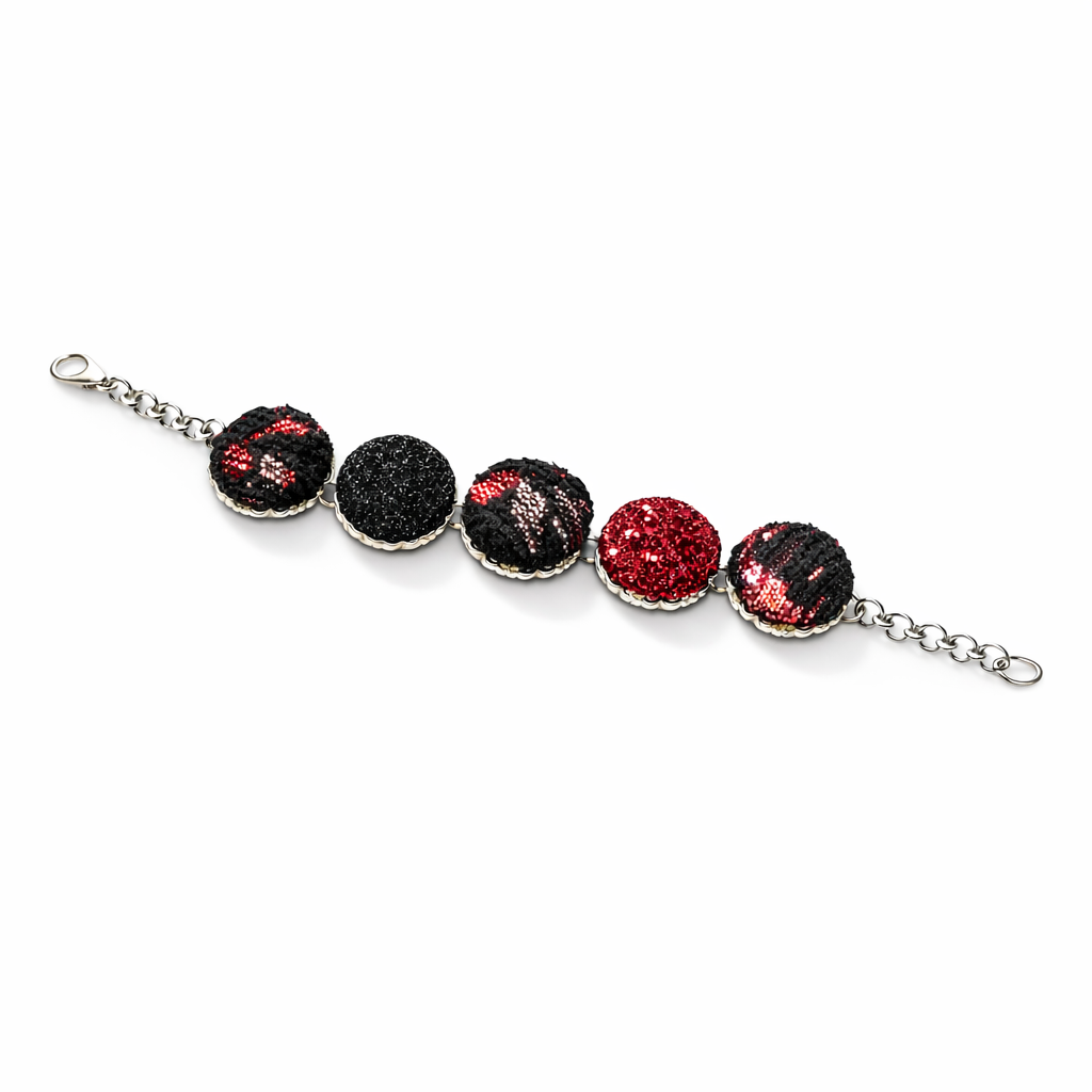 Scopri i bracciali Tittima Bijoux: gioielli artigianali rivestiti in tessuto, leggeri, eleganti e unici. Made in Italy, perfetti come idea regalo originale.