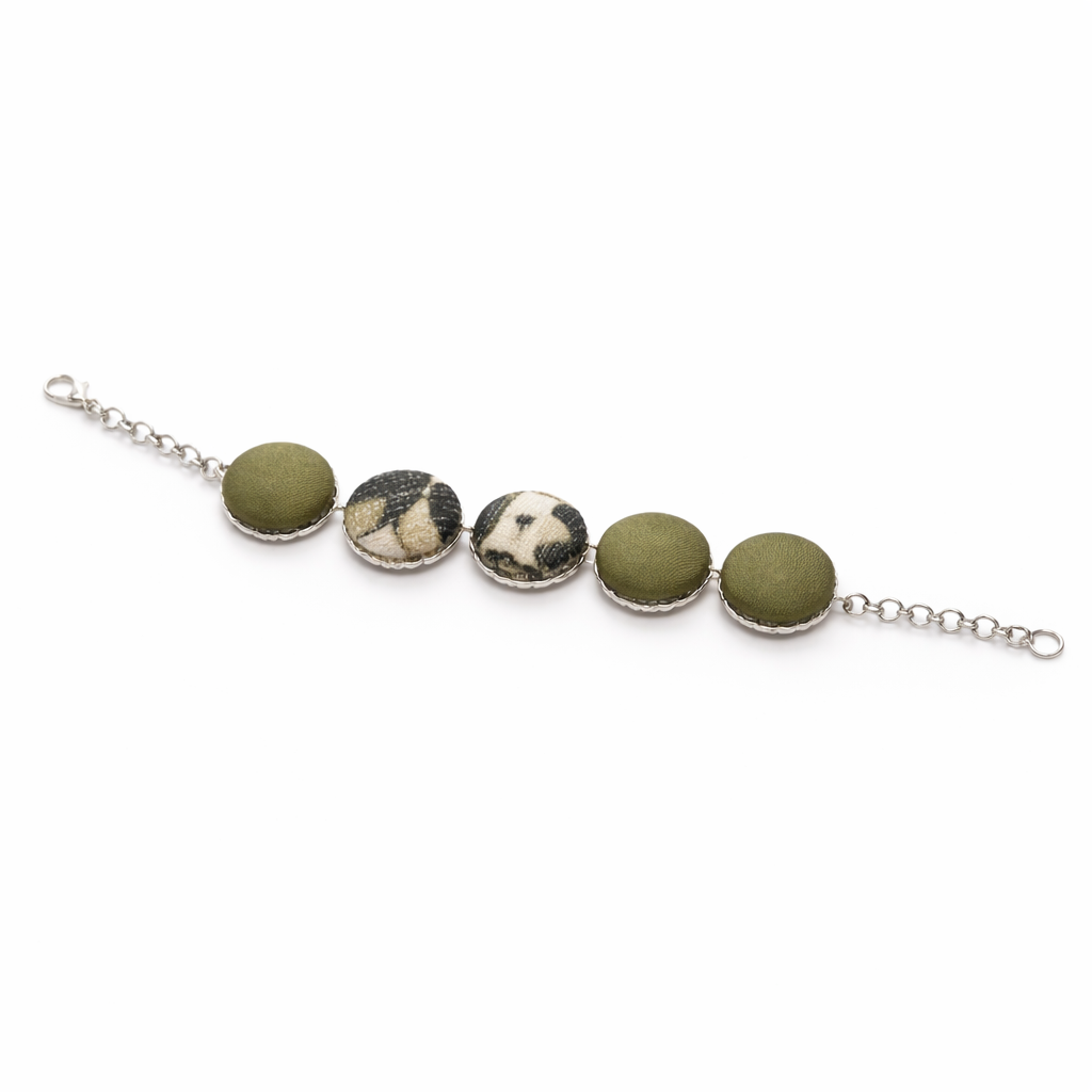 Scopri i bracciali Tittima Bijoux: gioielli artigianali rivestiti in tessuto, leggeri, eleganti e unici. Made in Italy, perfetti come idea regalo originale.