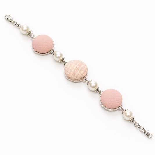 Scopri i bracciali Tittima Bijoux: gioielli artigianali rivestiti in tessuto, leggeri, eleganti e unici. Made in Italy, perfetti come idea regalo originale.