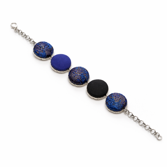 Scopri i bracciali Tittima Bijoux: gioielli artigianali rivestiti in tessuto, leggeri, eleganti e unici. Made in Italy, perfetti come idea regalo originale.