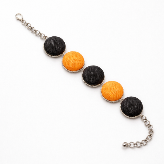 Scopri i bracciali Tittima Bijoux: gioielli artigianali rivestiti in tessuto, leggeri, eleganti e unici. Made in Italy, perfetti come idea regalo originale.