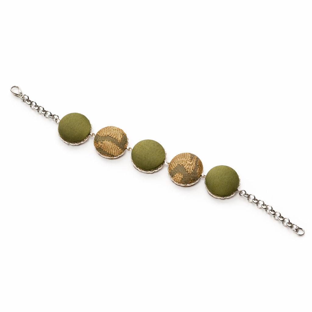 Scopri i bracciali Tittima Bijoux: gioielli artigianali rivestiti in tessuto, leggeri, eleganti e unici. Made in Italy, perfetti come idea regalo originale.