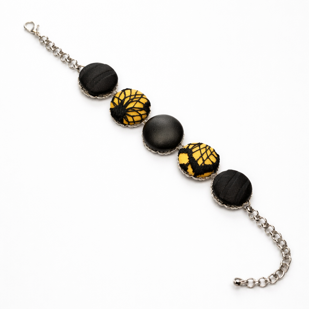 Scopri i bracciali Tittima Bijoux: gioielli artigianali rivestiti in tessuto, leggeri, eleganti e unici. Made in Italy, perfetti come idea regalo originale.