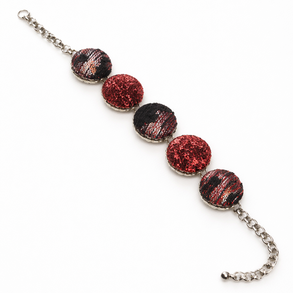 Scopri i bracciali Tittima Bijoux: gioielli artigianali rivestiti in tessuto, leggeri, eleganti e unici. Made in Italy, perfetti come idea regalo originale.