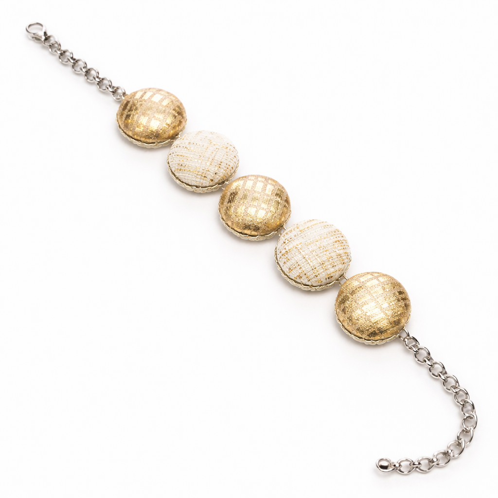 Scopri i bracciali Tittima Bijoux: gioielli artigianali rivestiti in tessuto, leggeri, eleganti e unici. Made in Italy, perfetti come idea regalo originale.