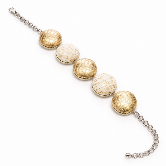 Scopri i bracciali Tittima Bijoux: gioielli artigianali rivestiti in tessuto, leggeri, eleganti e unici. Made in Italy, perfetti come idea regalo originale.