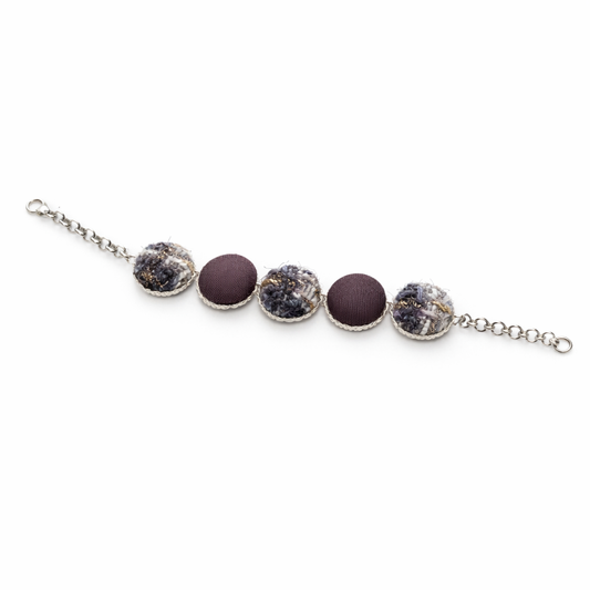 Scopri i bracciali Tittima Bijoux: gioielli artigianali rivestiti in tessuto, leggeri, eleganti e unici. Made in Italy, perfetti come idea regalo originale.