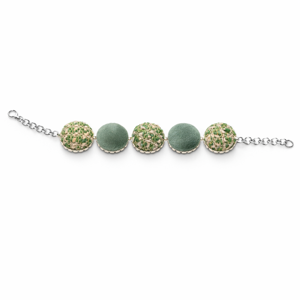 Scopri i bracciali Tittima Bijoux: gioielli artigianali rivestiti in tessuto, leggeri, eleganti e unici. Made in Italy, perfetti come idea regalo originale.