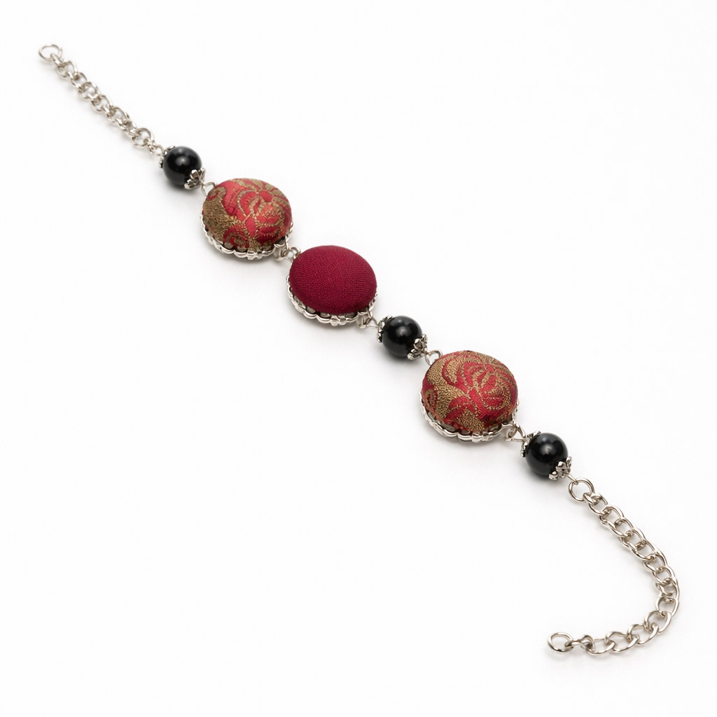 Scopri i bracciali Tittima Bijoux: gioielli artigianali rivestiti in tessuto, leggeri, eleganti e unici. Made in Italy, perfetti come idea regalo originale.