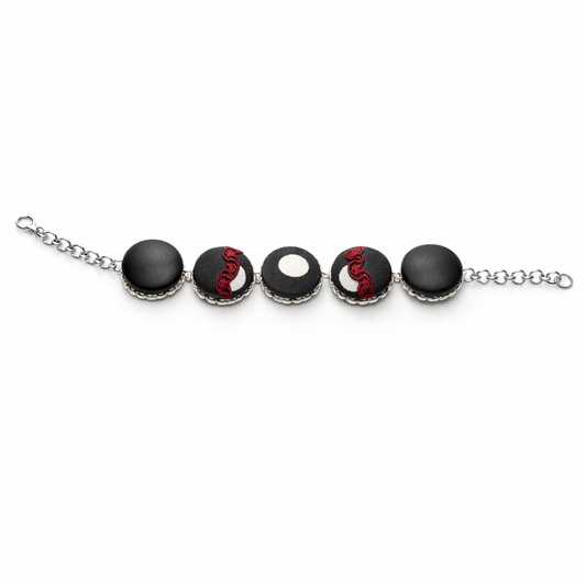 Scopri i bracciali Tittima Bijoux: gioielli artigianali rivestiti in tessuto, leggeri, eleganti e unici. Made in Italy, perfetti come idea regalo originale.